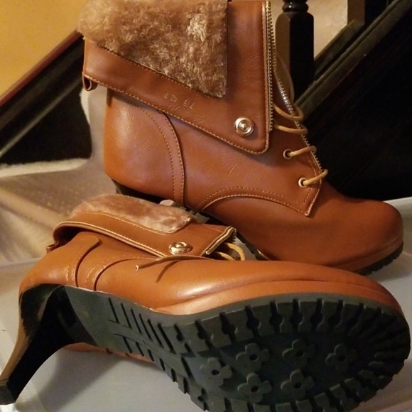 Fashion Boots - Picture 2 of 4